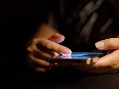 Stop Doom Scrolling: 4 Ways to Protect Your Mental Health Online